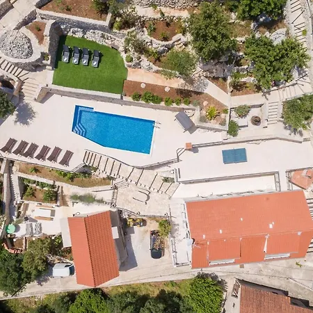 Villa Luka Brac