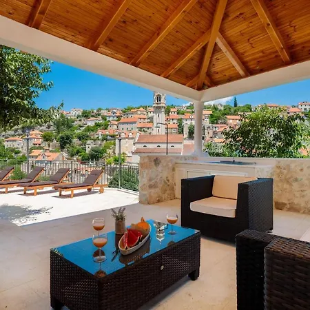 Luka Brac Villa *